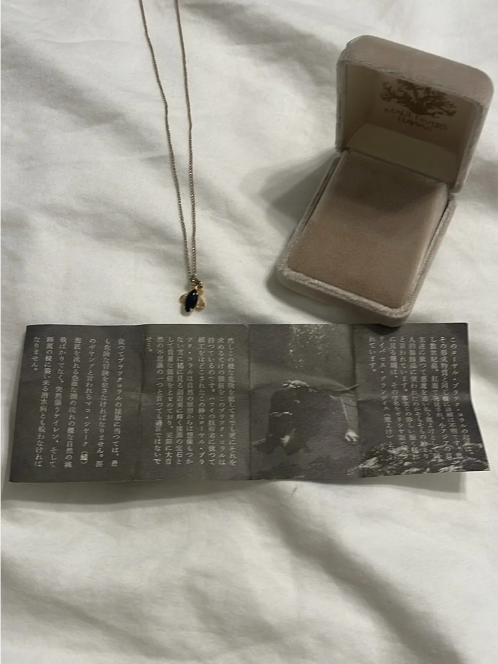 MAUI DIVERS HAWAII Gold Vintage Pendant Necklace with Coral Stone